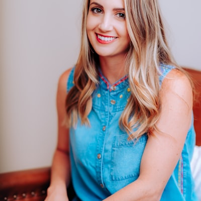 巴西国家足球队集体照 - 球员们身穿黄色球衣，充满活力与自信